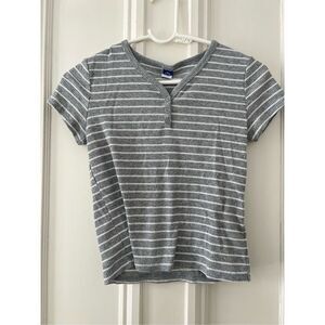 Old Navy light gray and white striped girl’s ribbed v-neck short sleeve top XL